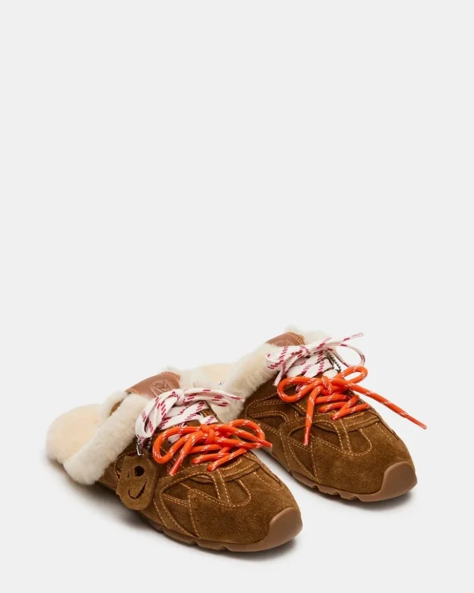 Aziel Pantolette aus kastanienbraunem Wildleder mit Kunstfell Aziel Pantolette aus kastanienbraunem Wildleder mit Kunstfell