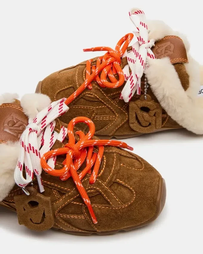 Aziel Pantolette aus kastanienbraunem Wildleder mit Kunstfell Aziel Pantolette aus kastanienbraunem Wildleder mit Kunstfell