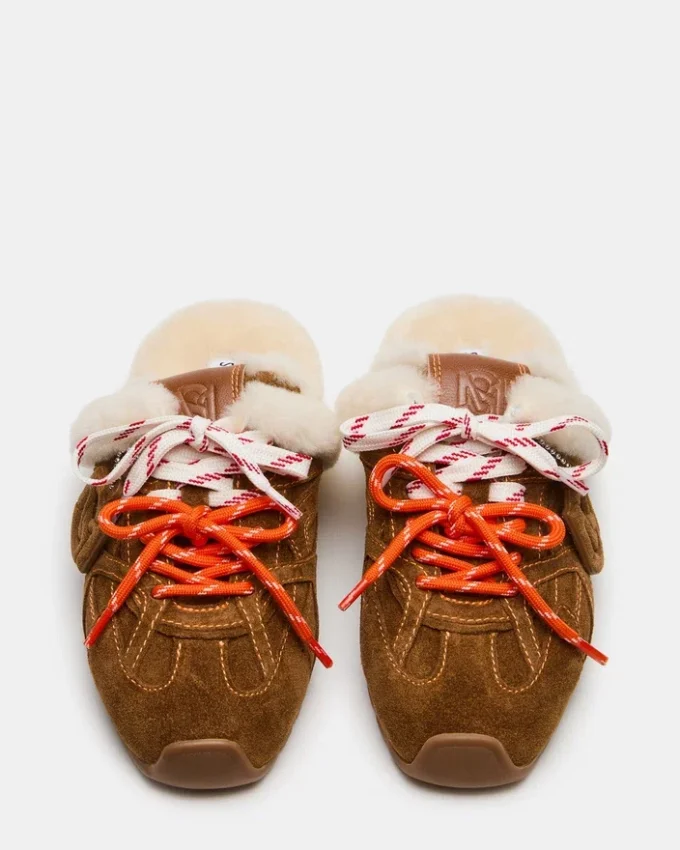 Aziel Pantolette aus kastanienbraunem Wildleder mit Kunstfell Aziel Pantolette aus kastanienbraunem Wildleder mit Kunstfell