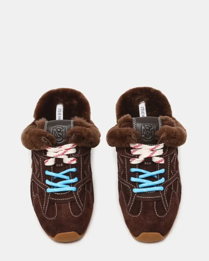 Aziel Pantolette aus schokoladenbraunem Wildleder mit Kunstfell Aziel Pantolette aus schokoladenbraunem Wildleder mit Kunstfell