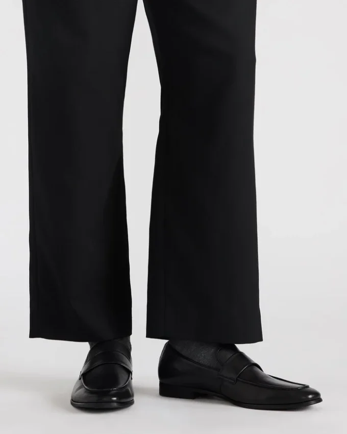 Biscuit-Schwarz-Leder