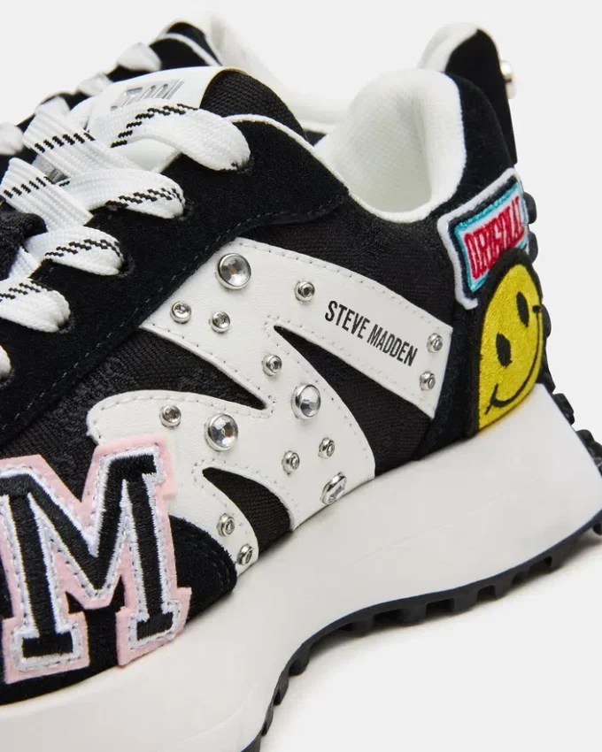 Campo Schwarz mit verschiedenen Aufnähern Campo Schwarz mit verschiedenen Aufnähern