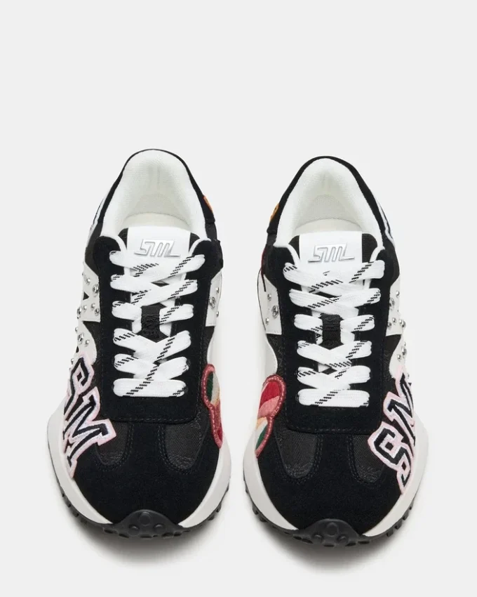 Campo Schwarz mit verschiedenen Aufnähern Campo Schwarz mit verschiedenen Aufnähern