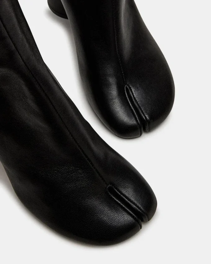 Caro Schwarzes Leder