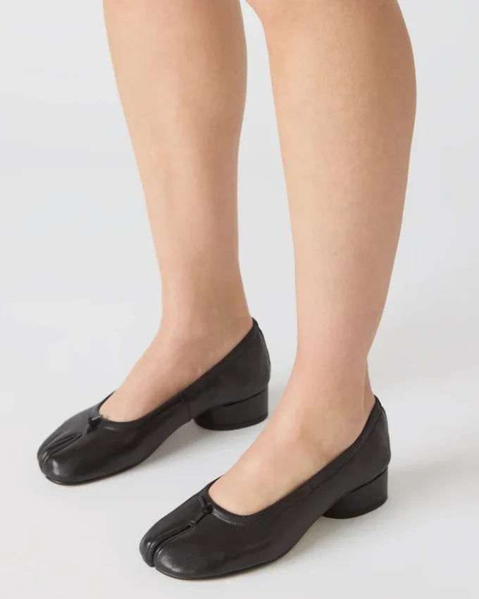 Cyra Schwarzes Leder