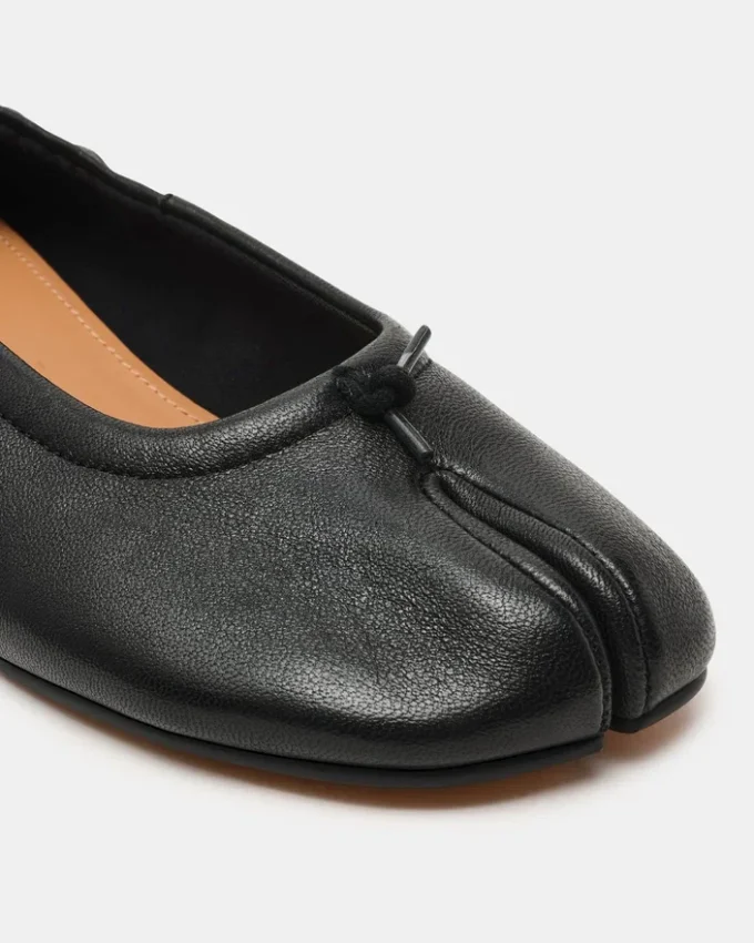 Cyra Schwarzes Leder