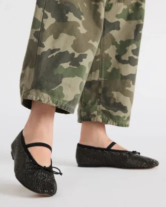 Delara Schwarz mit Strasssteinen