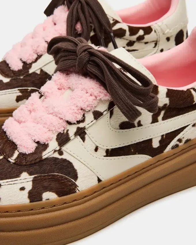 Dodge Braun mit Kuhmuster