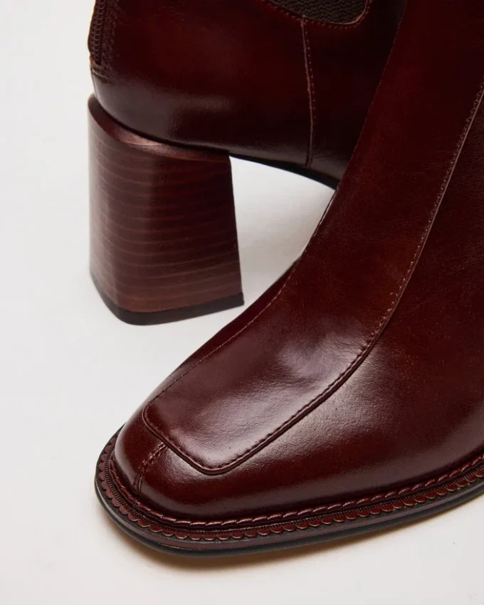 Downtown Braunes Leder