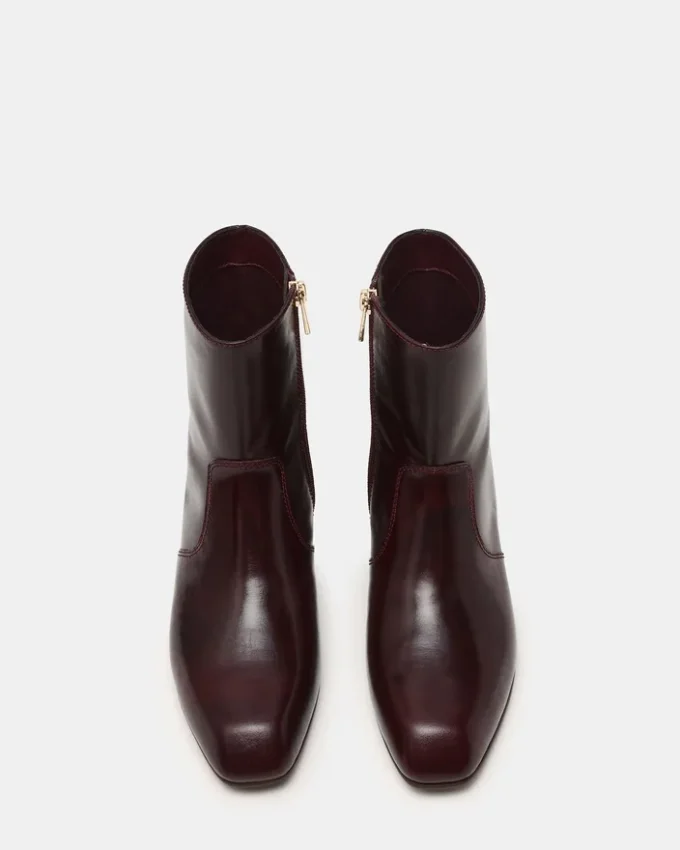 Hochwertiges burgunderrotes Leder Hochwertiges burgunderrotes Leder