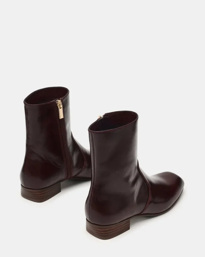 Hochwertiges burgunderrotes Leder Hochwertiges burgunderrotes Leder