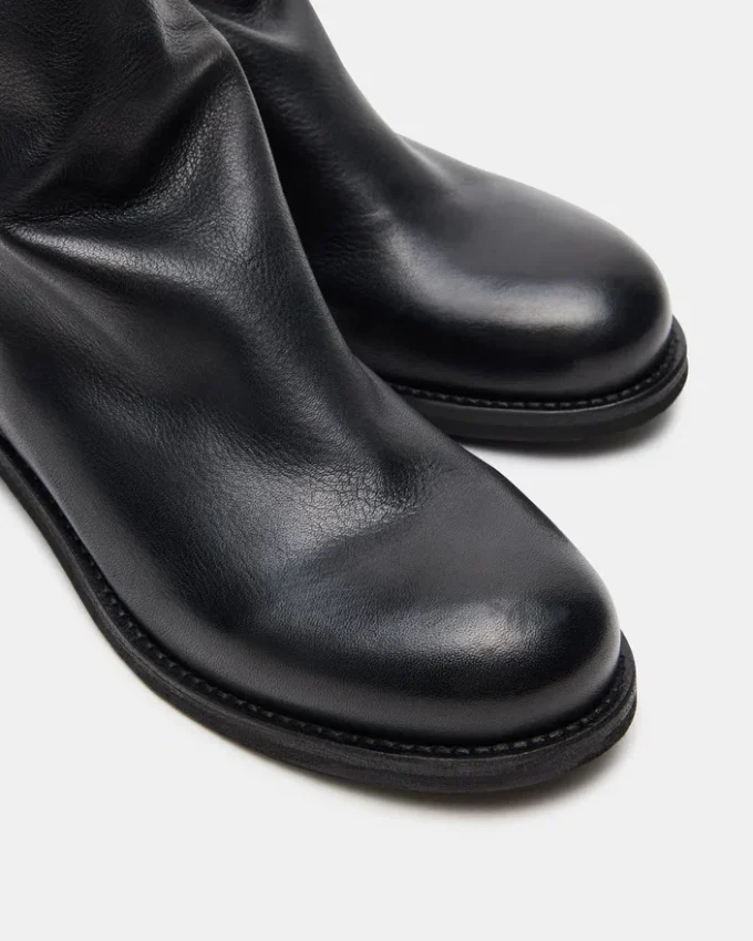 Hughie Schwarzes Leder