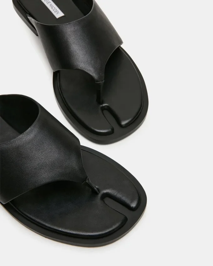 Illia Schwarzes Leder