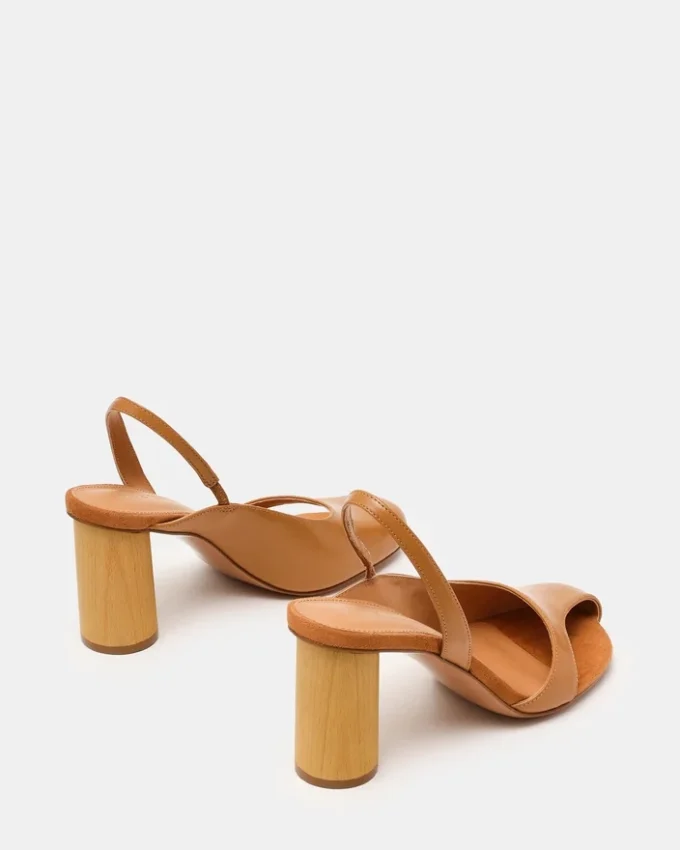 Janine in hellbraunem Leder