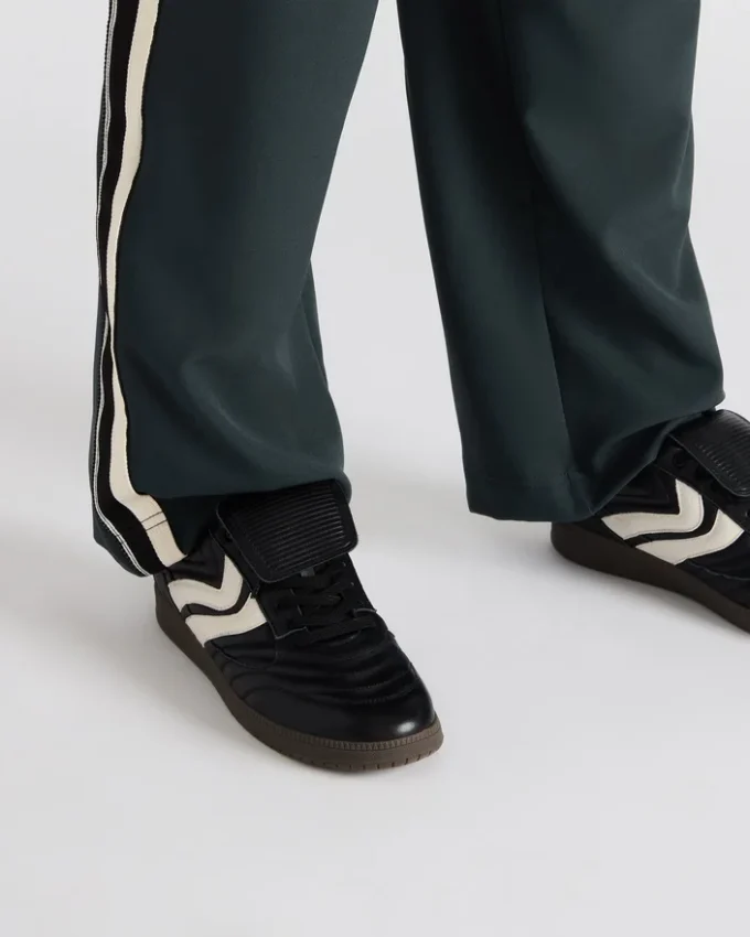 Janos Schwarzes Leder Janos Schwarzes Leder