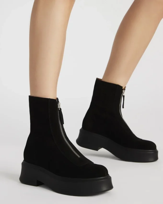 Jones Braun mit Kuhmuster