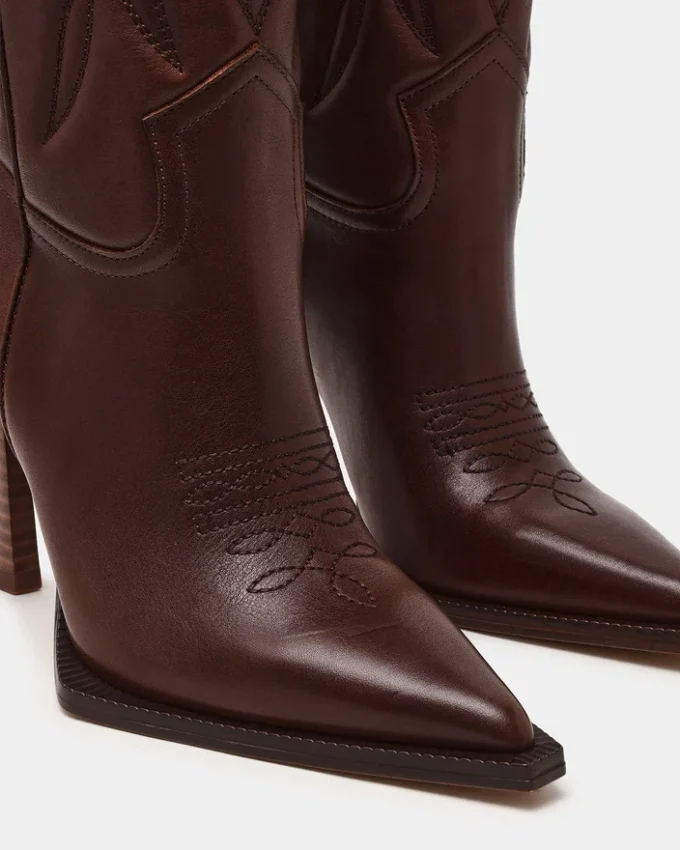 Kinzee aus braunem Leder