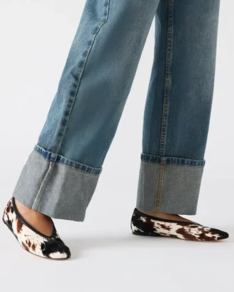 Leni Braun mit Kuhmuster