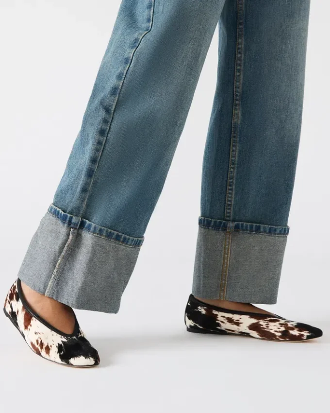 Leni Braun mit Kuhmuster