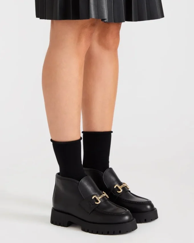 Leon Schwarzes Leder