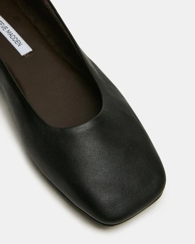 Nurture Schwarzes Leder