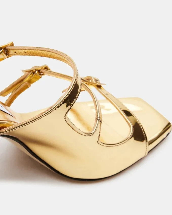 Opulentes goldfarbenes Leder