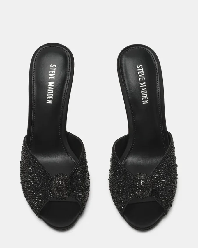 Priya Schwarz Strass