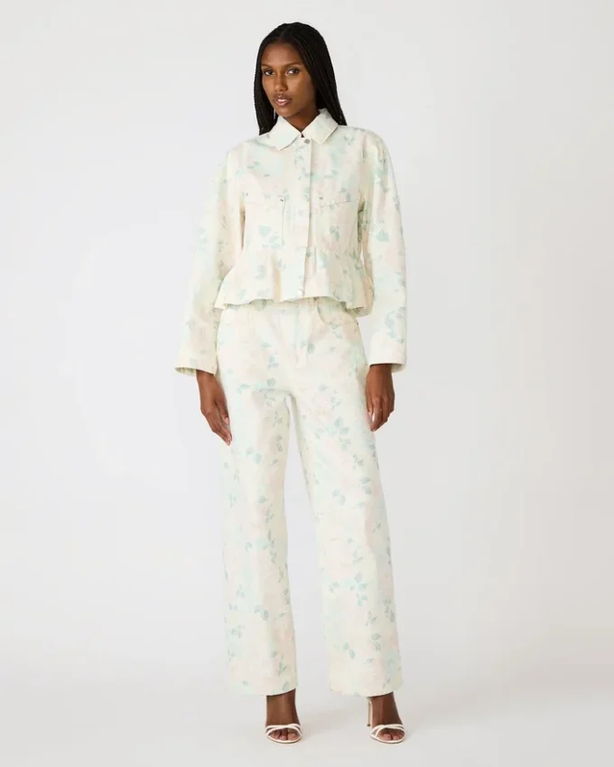 Sloan-Blumenjacke in Pfirsichbeige Sloan-Blumenjacke in Pfirsichbeige