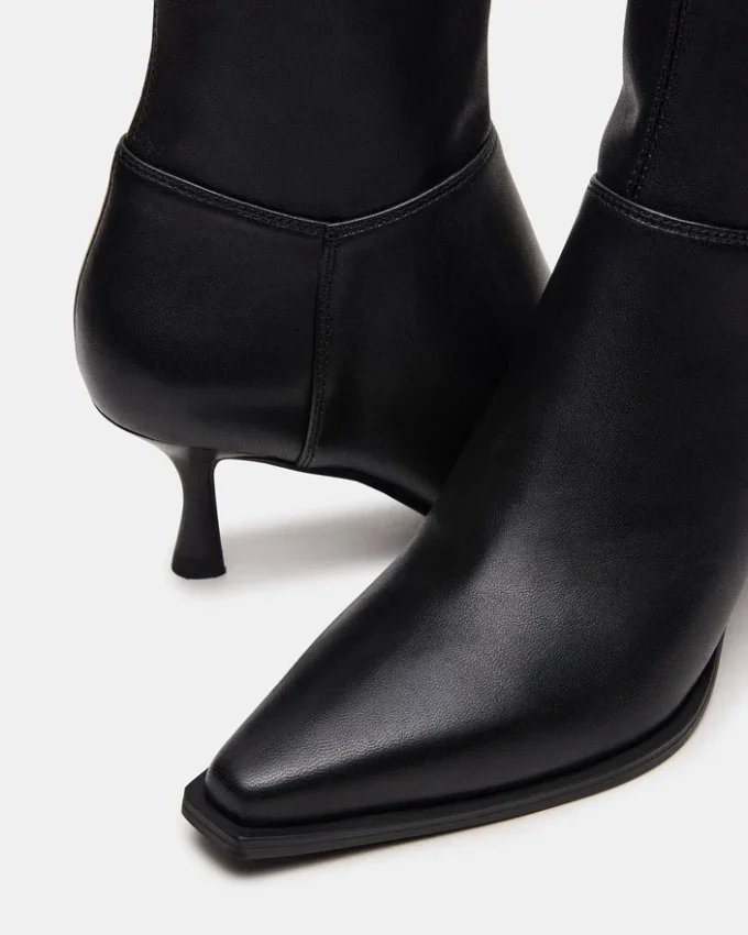 Stasia Schwarz Stasia Schwarz