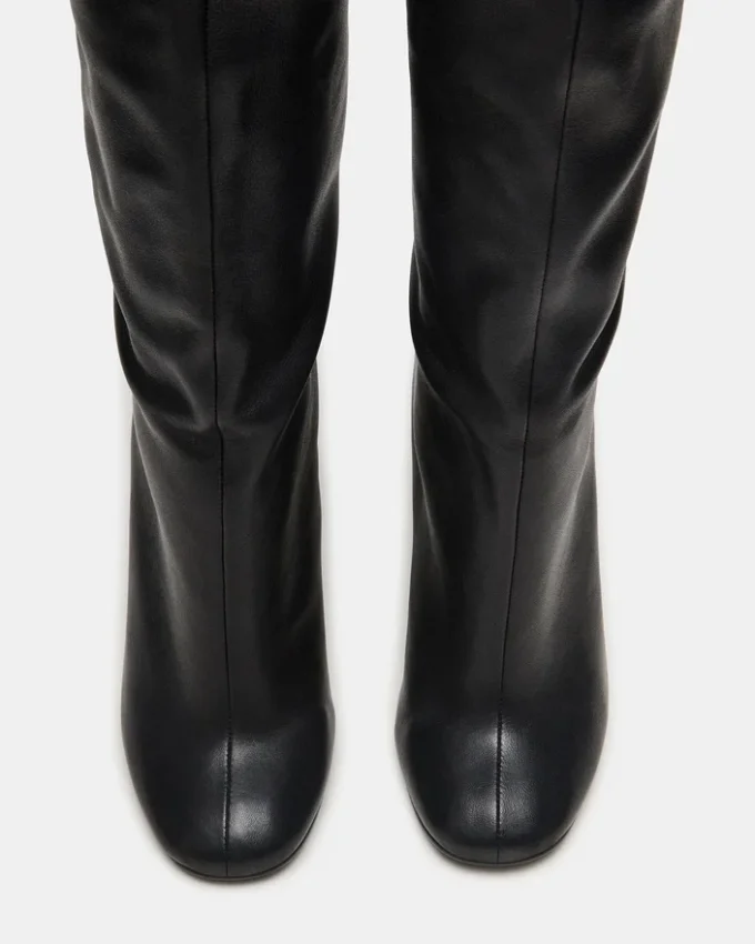 Verführerisches schwarzes Leder Verführerisches schwarzes Leder